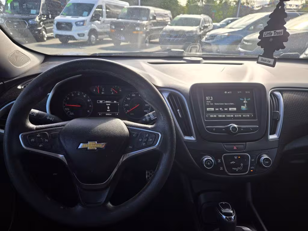 2017 Chevrolet Malibu - 1G1ZB5ST8HF232966 - Image #5