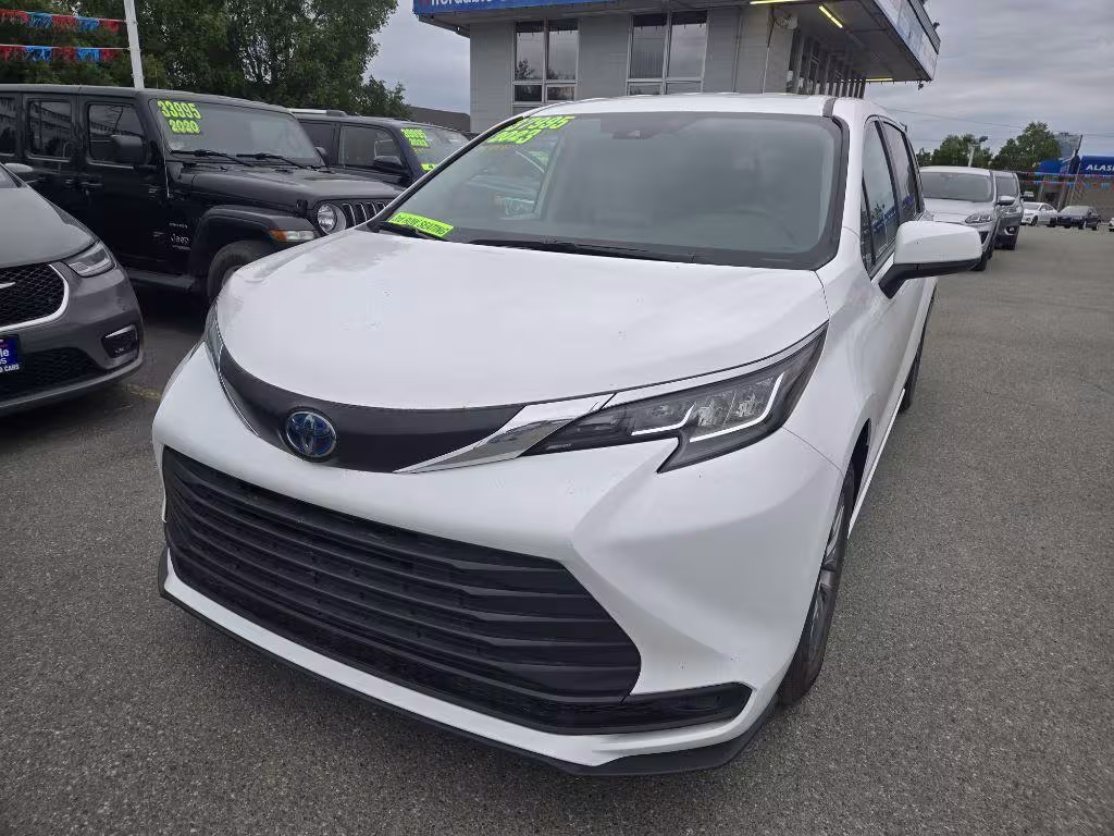 2023 Toyota Sienna - 5TDKRKEC0PS157189 - Image #1